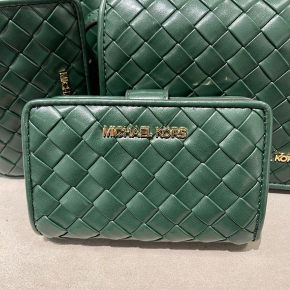 MICHAEL KORS Jet Set Medium Woven  Bifold  Zip CN Wallet
Moss
NWT - Picture 12 of 16